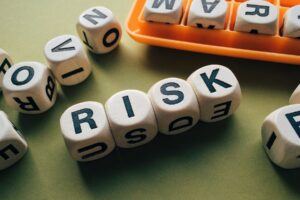 Scrabble mit "Risk" als Symbol