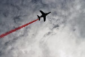 Aufsteigendes Flugzeug als Symbol für den steigenden Bitcoin-Wert