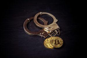 Handschellen und Bitcoin: Bitcoinbetrug
