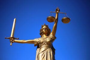 Justitia als Symbol für Gerichtsbarkeit und Gerechtigkeit