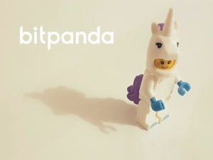 Bitpanda Logo und Lego-Einhorn als Symbol für Bewertung als Unicorn