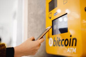 Ein Bitcoin-ATM in Benutzung