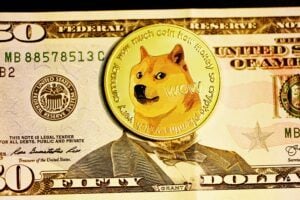Abbildung vom Meme-Token Doge vor einer Dollar-Note
