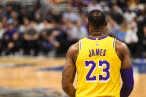 LeBron James und crypto.com gehen Partnerschaft ein