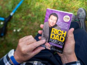 Robert Kiyosaki erwartet erneut grossen Crash - diese Kryptowährungen empfiehlt er