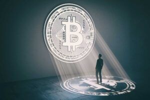 Krypto statt Banken: Bitcoin-Logo leuchtet am EZB-Tower und Deutsche-Bank-Hochhaus