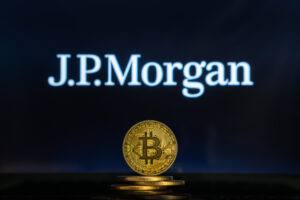 JPMorgan Logo mit Bitcoin Münze