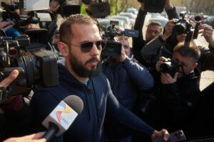 Tate mit neuen Promi Memecoins.