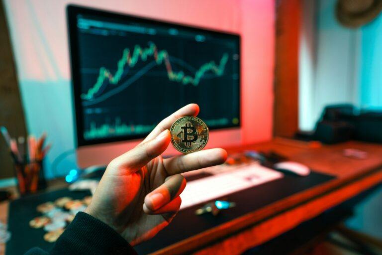 Bitcoin wieder bei 100.000 USD: Was bedeutet das für Schweizer Anleger?
