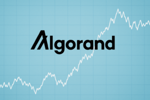 Logo von Algorand vor einem angedeuteten Kurschart
