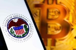 FED senkt Leitzinsen: Darum fällt der Bitcoin-Kurs trotzdem Titelbild