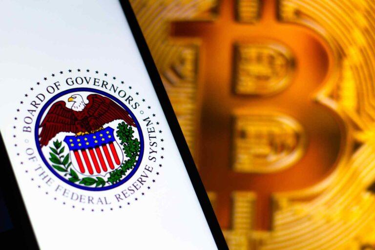 FED senkt Leitzinsen: Darum fällt der Bitcoin-Kurs trotzdem Titelbild