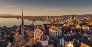 Skyline der Stadt Zug in der Schweiz