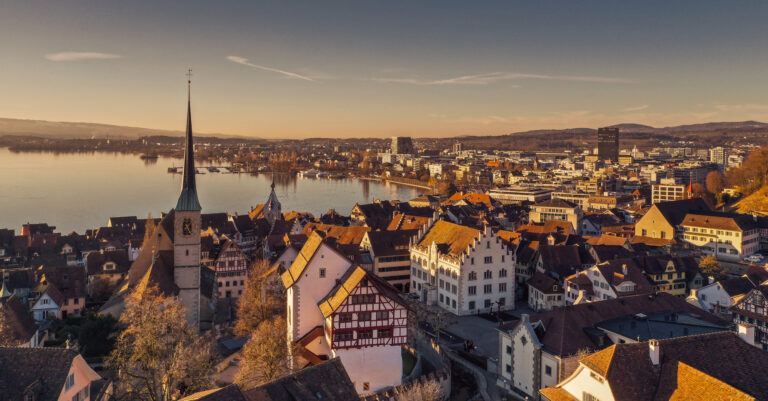Skyline der Stadt Zug in der Schweiz