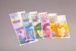 Abbildung von Banknoten der Schweiz als Symbol für den Schweizer Franken-Stablecoin