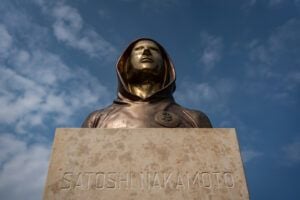 Statue von Satoshi Nakamoto